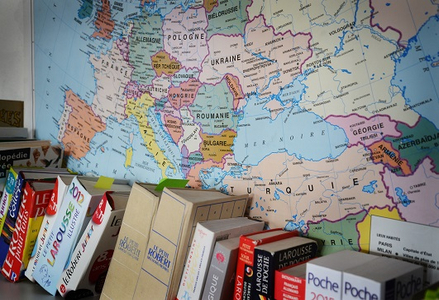 Image - Dictionnaires-et-map.jpg